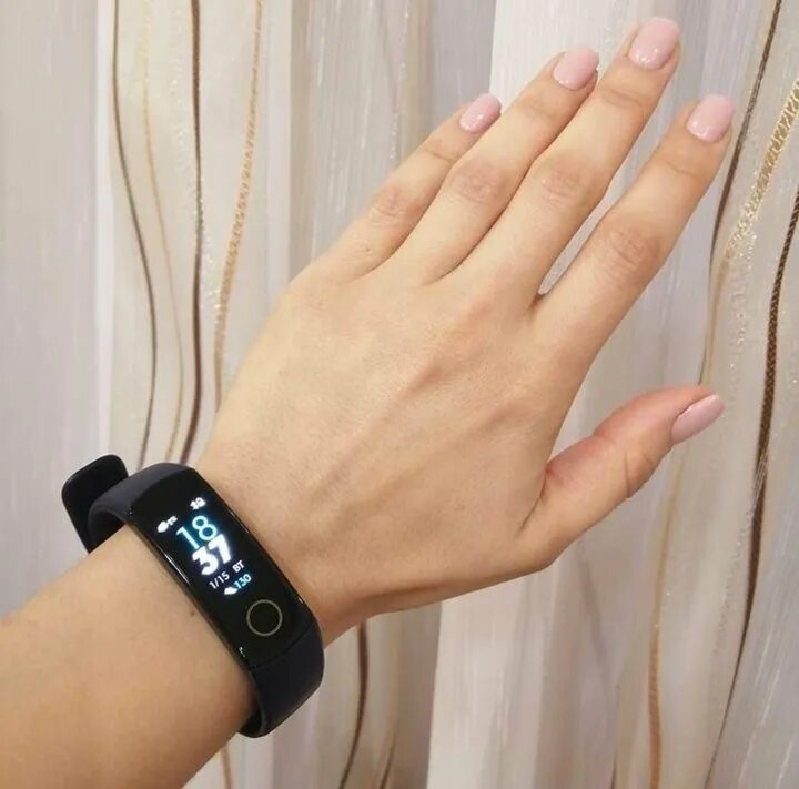 Подключить часы хонор бэнд 5. Часы хонор бэнд 4. часы huawei band 4. смарт часы хонор 4. huawei band 4 gps.