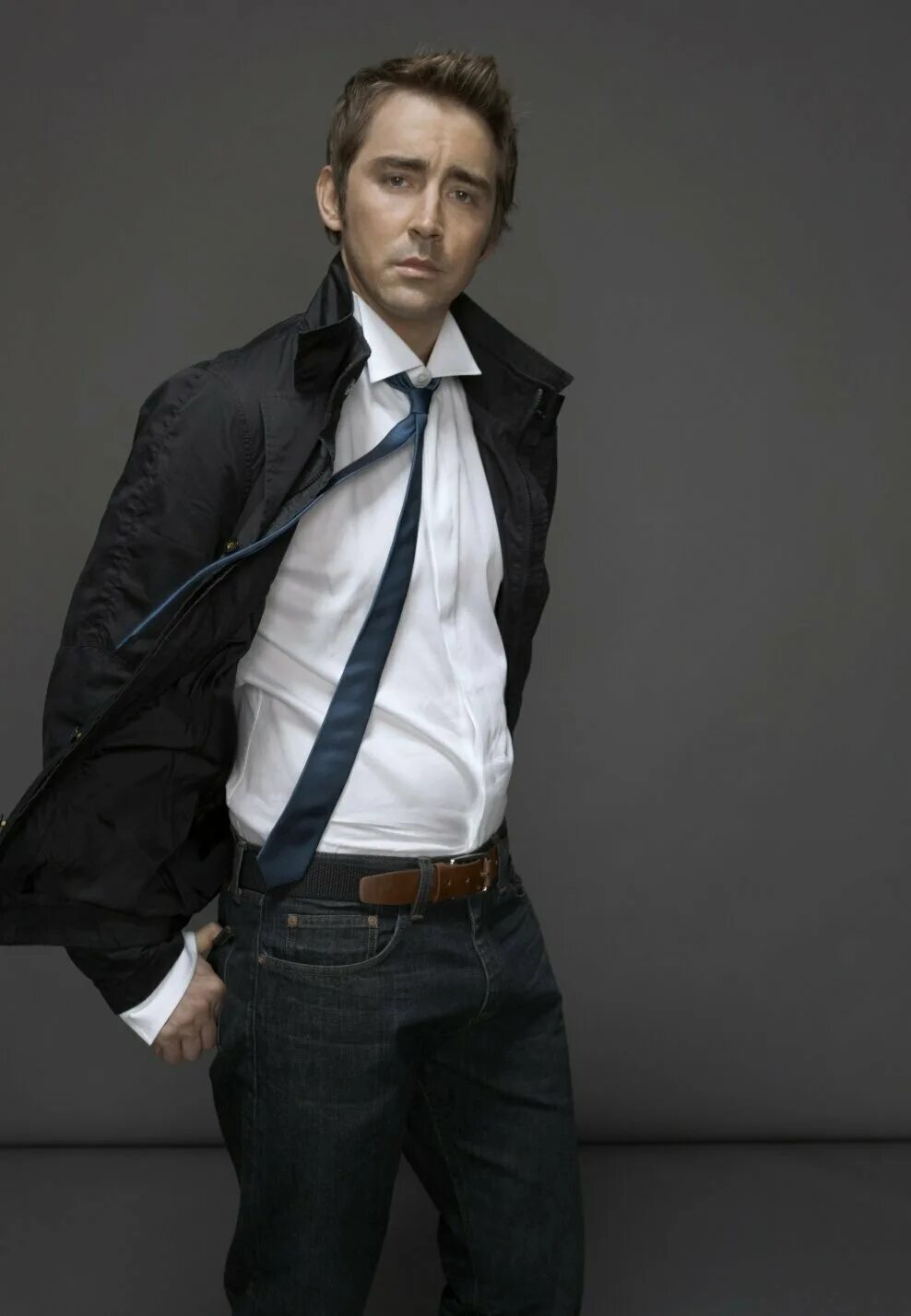 Ли пейс 2023. Ли пейс сумерки. Lee grinner pace. Lee grinner pace. Ли пейс актер.