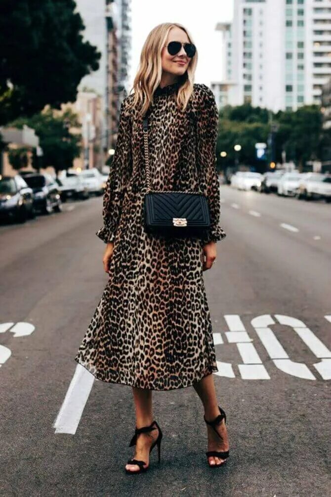 Модно леопардовый принт. Платье Ganni леопард. Платье миди принт леопард. Модные леопардовые платья. Стильное леопардовое платье.