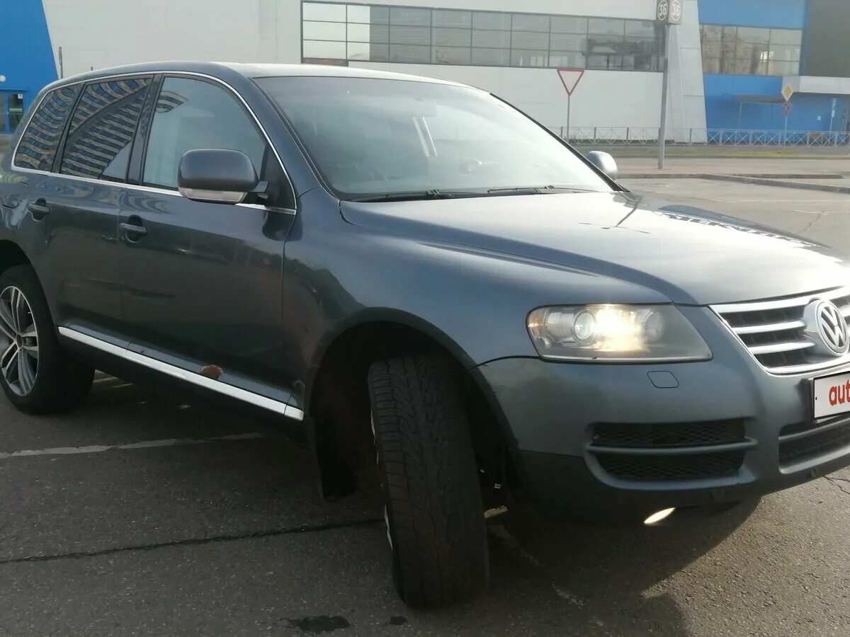 Volkswagen touareg б у. Фольксваген Туарег 2006. Touareg 2009 матовый графит. Volkswagen Touareg 2006 тюнинг.