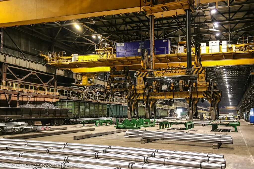 Металлургический завод нижний тагил. Завод северсталь череповец. Челябинский металлургический комбинат (чмк). Мостовой кран нлмк. Кмк новокузнецк евраз зсмк.