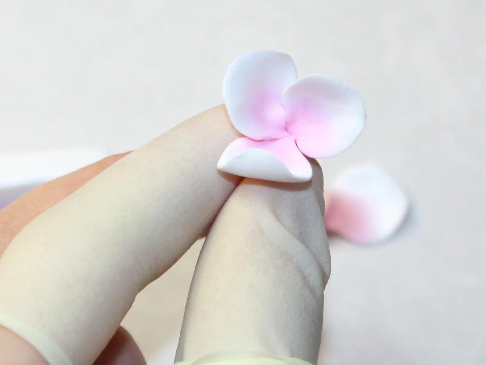 цветочные композиции из холодного фарфора. холодный фарфор. холодный фарфор для начинающих. холодный фарфор для начинающих. лепка цветов.