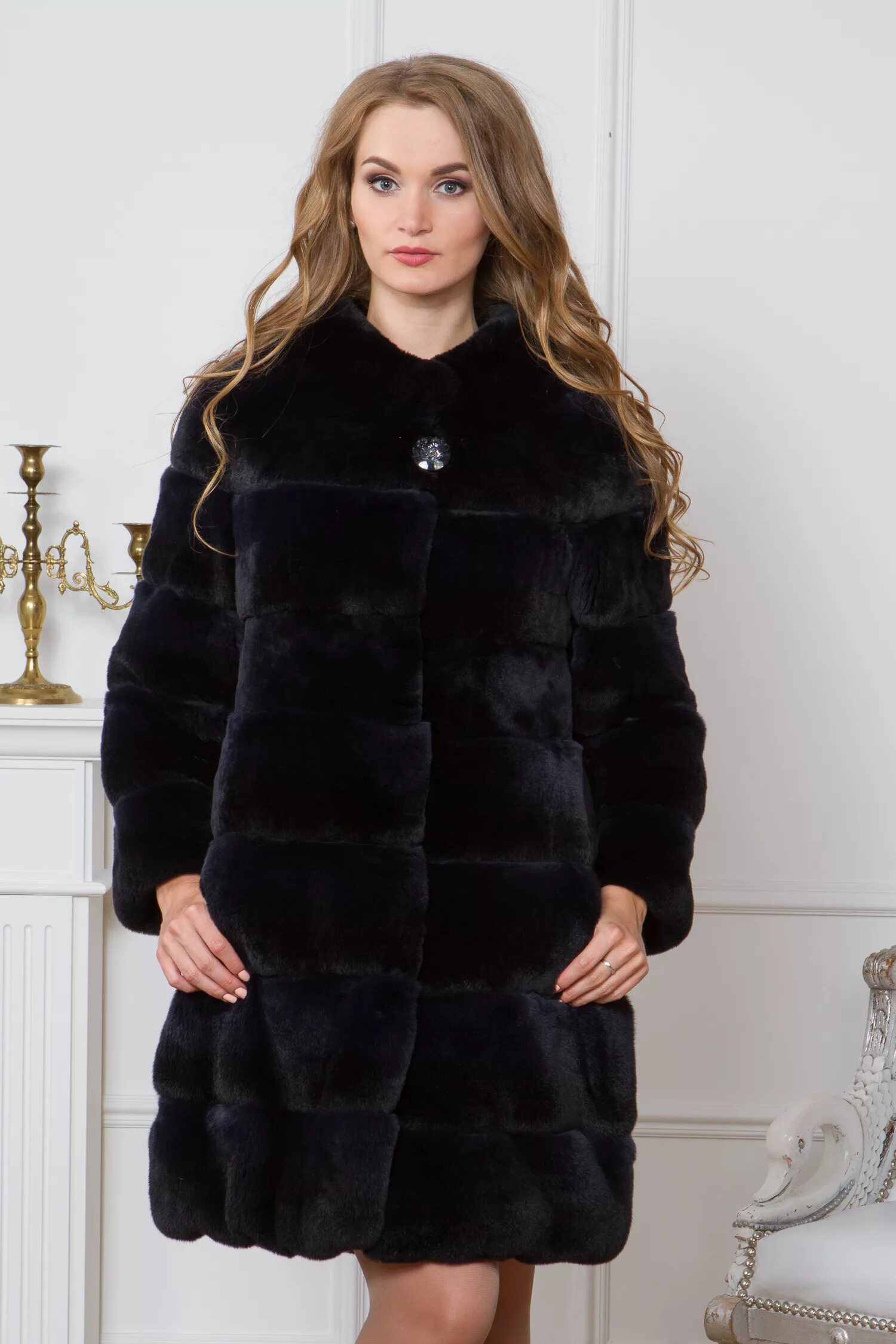 Шуба из соболя модель 7997 ренессанс. Шиншилла шуба 2020. Женщина в норковой шубе. Кротовая шуба. Сколько шуб.