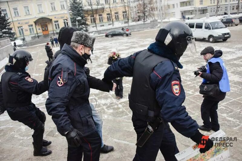 Штаб Навального сотрудники. Фото голубых в штабе Навального. Сколько длится арест