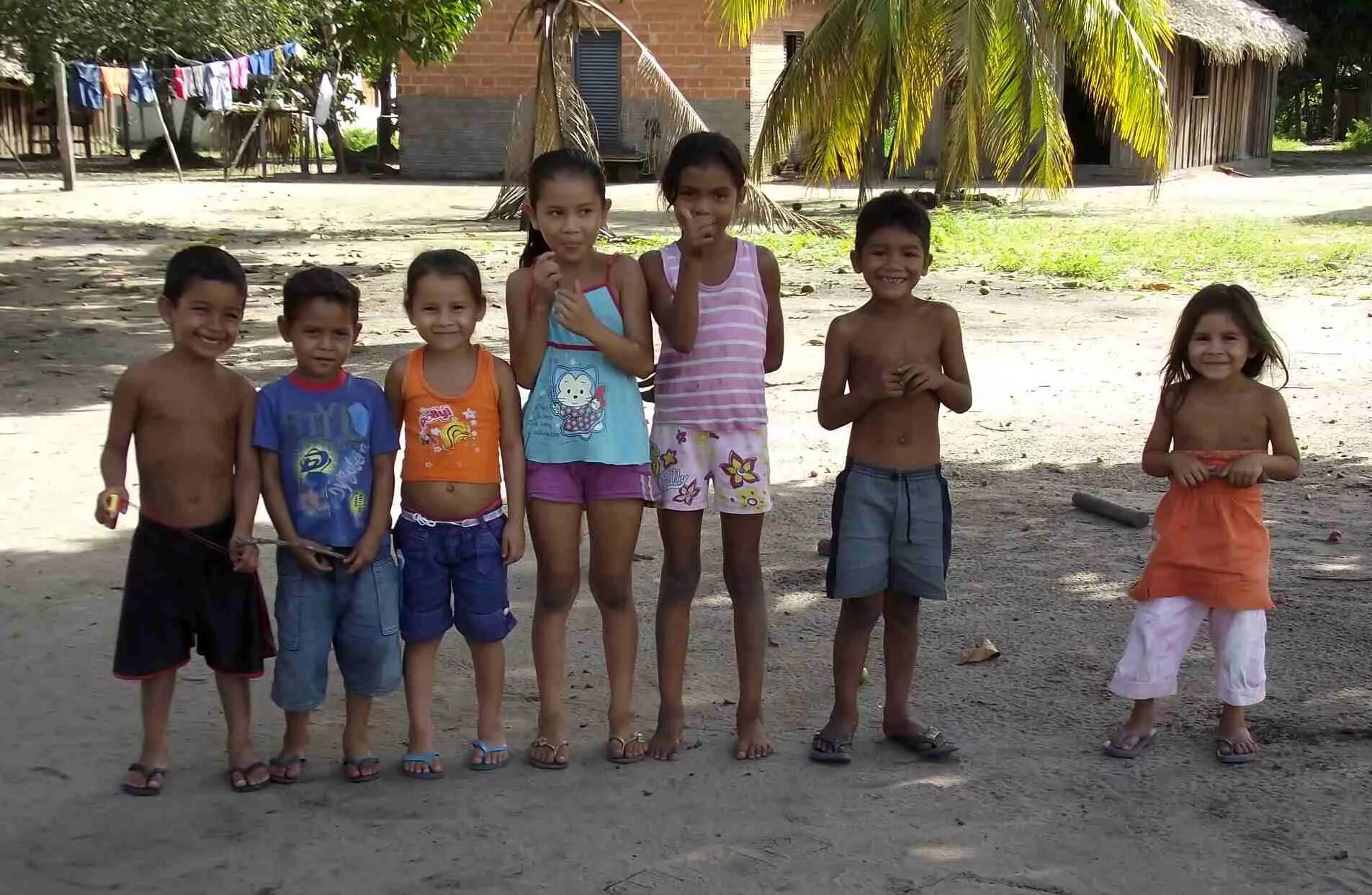 Children village live. Brazil Village Kids. Embera Family. Деревня близнецов в Бразилии. Panama Embera indian Village Kids.