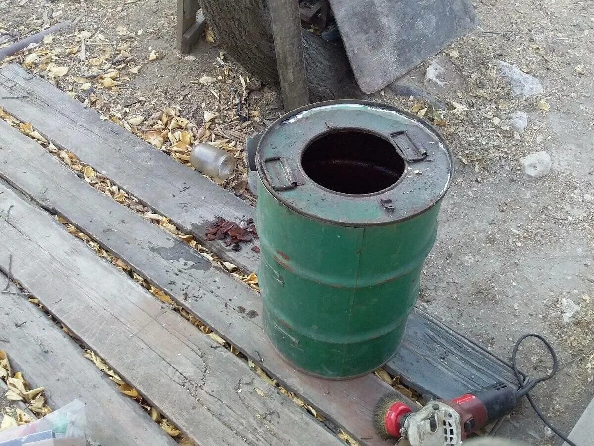 Как сделать коптильню холодного копчения из бочки. Коптильня из бочки 200 литров холодного копчения.