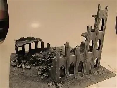 Разрушенные игрушечные шахты