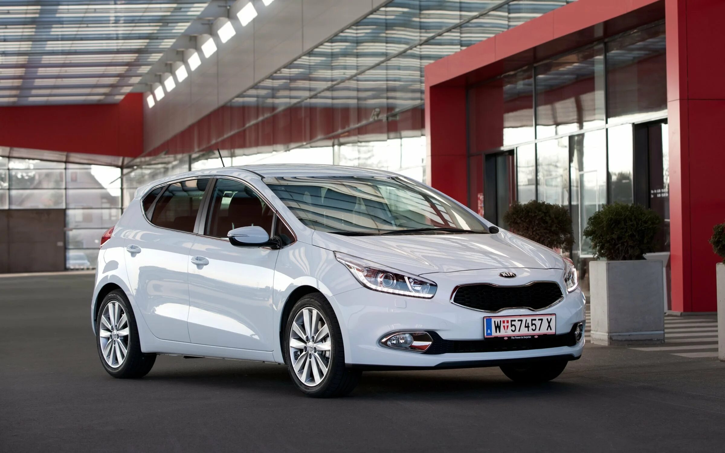 Киа хай. Kia Ceed 2015 белая. Kia Ceed седан 2015. Kia Ceed седан 2012. Киа СИД 2015 белый.