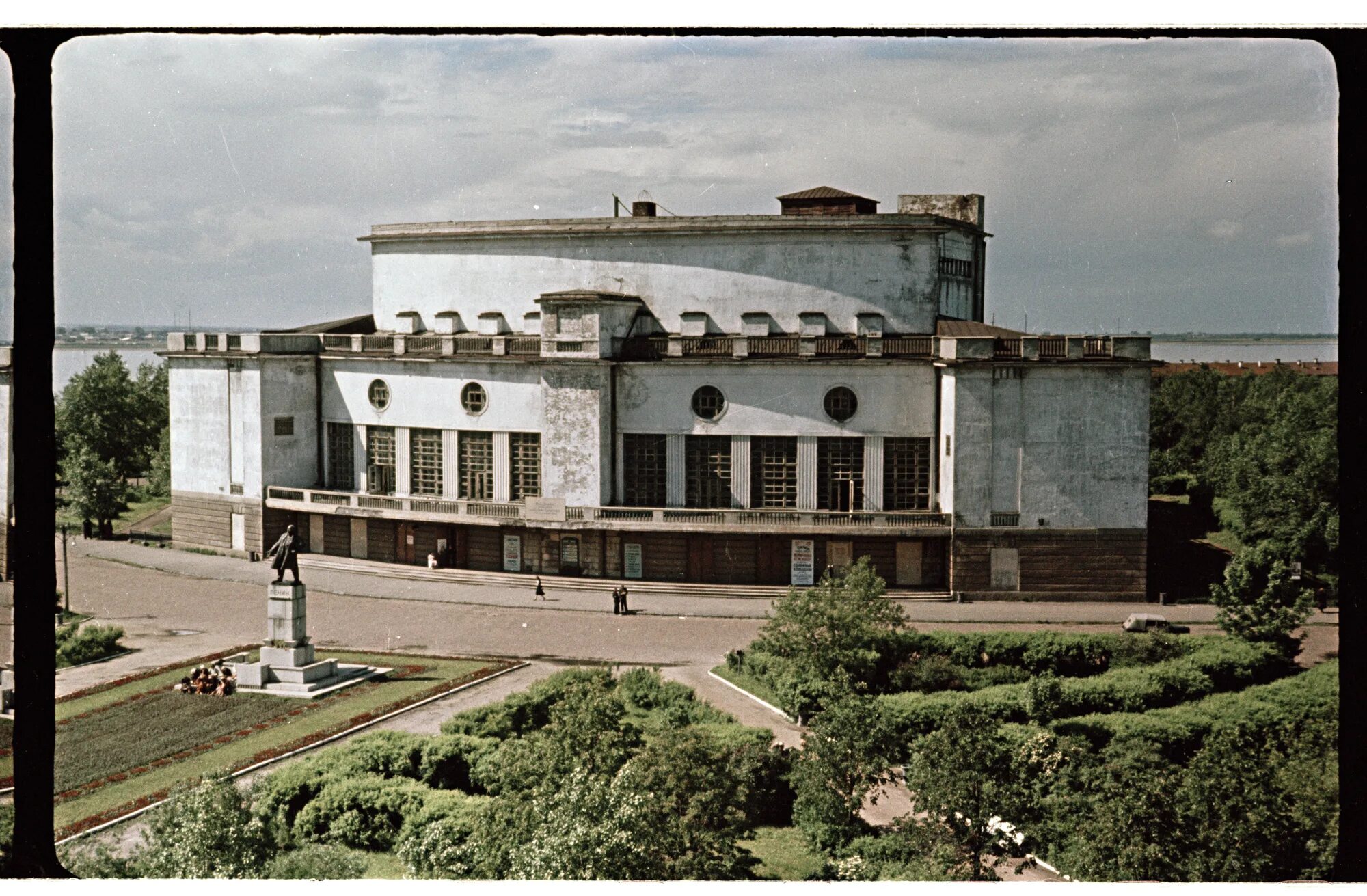 театр драмы архангельск. театр ломоносова архангельск зал. в. ломоносовский театр драмы архангельск. архангельский театр драмы им.