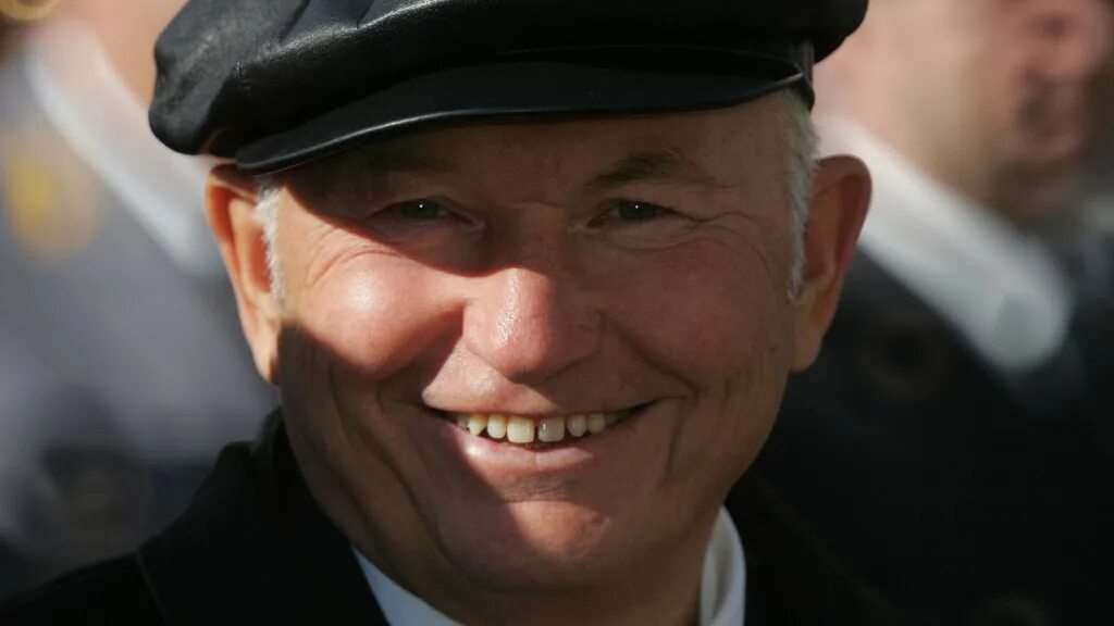 александр соколов хабаровск. юрий лужков 1991. пётр иванович пимашков депутат. юрий лужков в кепке. лужков юрий михайлович мэр кепка.