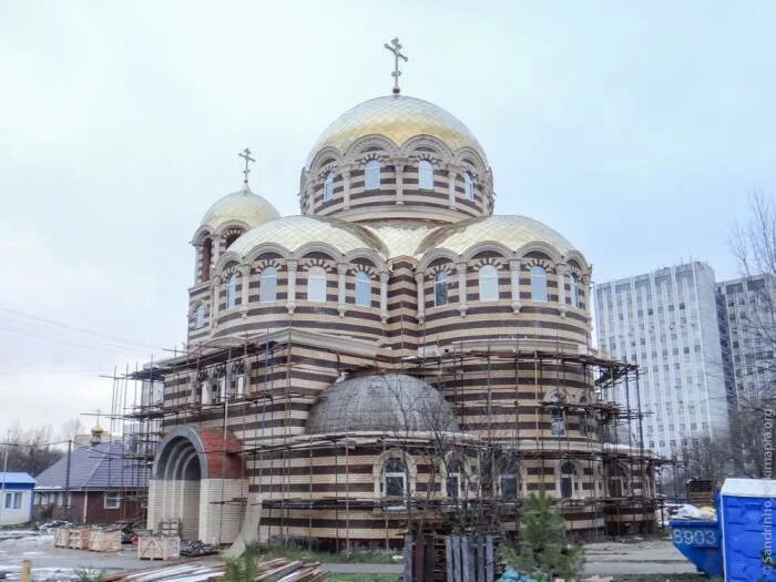 Храм ермогена москва. Храм ермогена в гольяново. Храм священномученика ермогена в москве. Храм ермогена в гольяново. Храм святителя ермогена в зюзино.