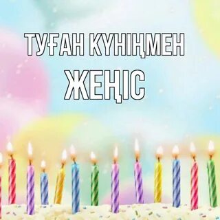 Үстел үстінде жатқан екі еркек пен әйелдің жыныстық қатынасы