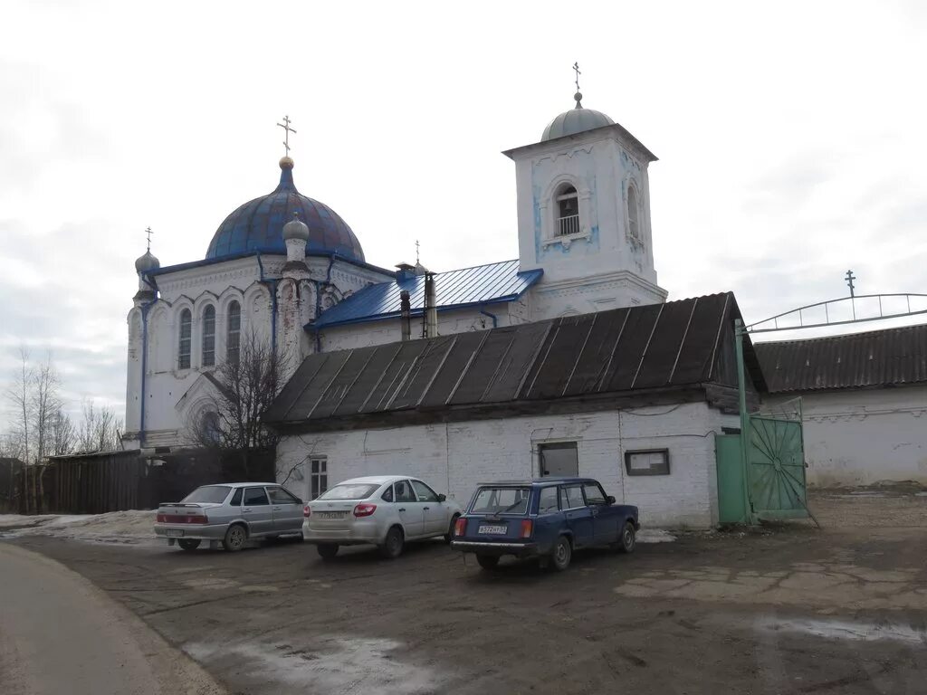 Погода в угловке новгородской области на 10. Угловка Новгородская область. Поезд Боровичи Угловка. Угловка школа. Центральная площадь Угловка.