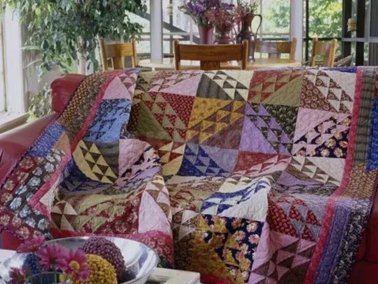 Изделие в технике лоскутного шитья. Пэчворк в интерьере. Изделия в лоскутной технике. Изделия в стиле пэчворк. Изделия из лоскутного шитья.