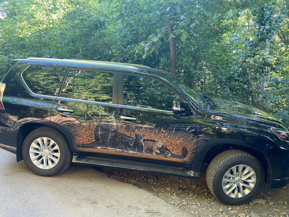 Аэрография на авто русалочка. 64 на машине. Манжора машина. Аэрография на mazda cx5. Оракал на авто.