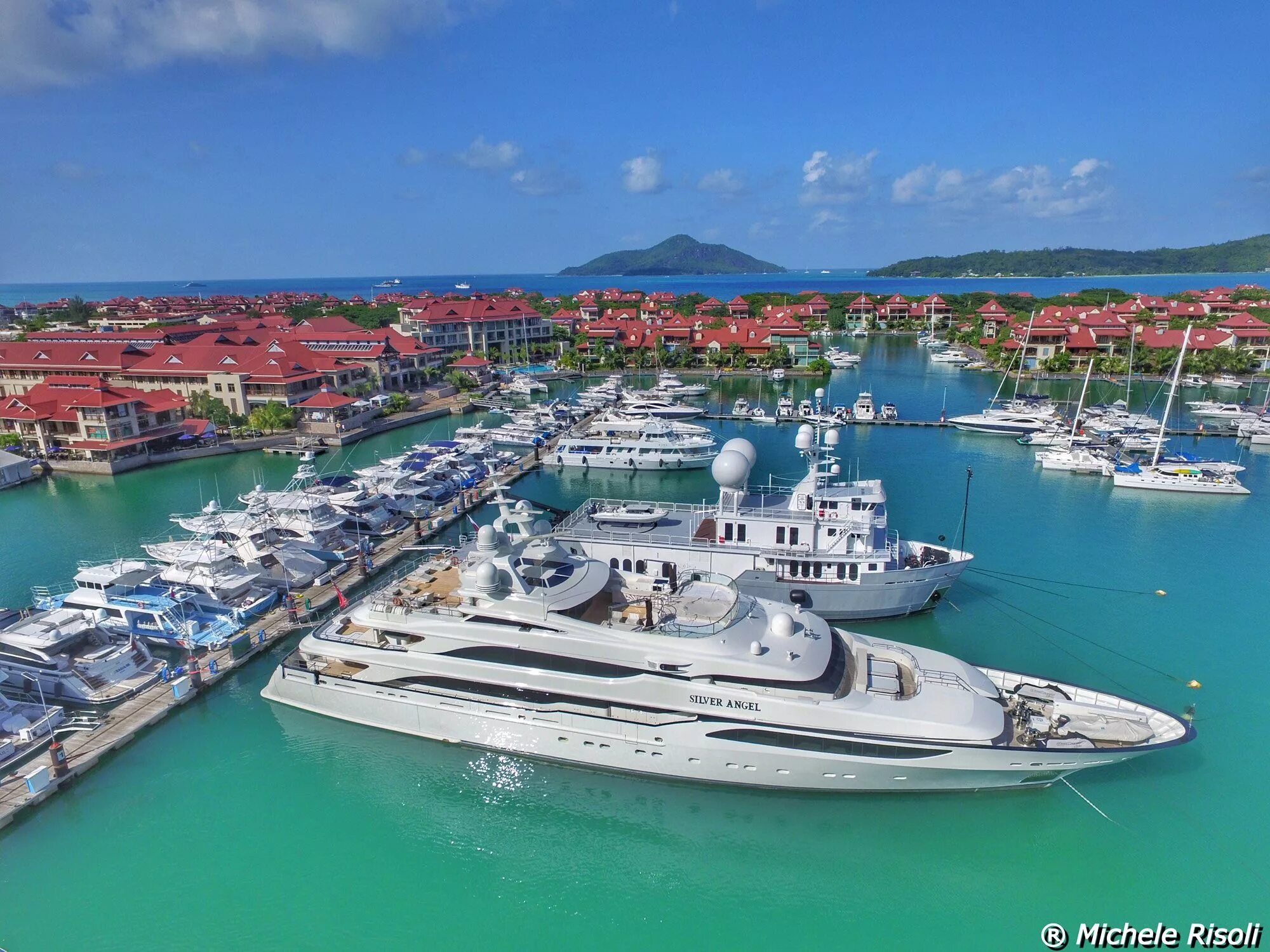 Marina islands. Эден Сейшелы. Иден Айленд Сейшельские острова. Сейшелы Иден остров Эден.