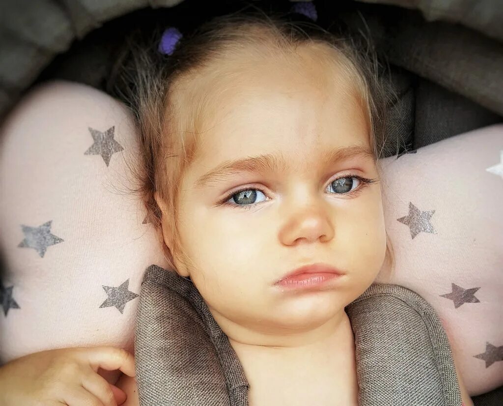 Девочки позже. Осенняя фотосессия девушки. Фотосессия в лесу ранней весной. Картинки грусть осенняя в глазах. Красивые девушки в осеннем лесу.