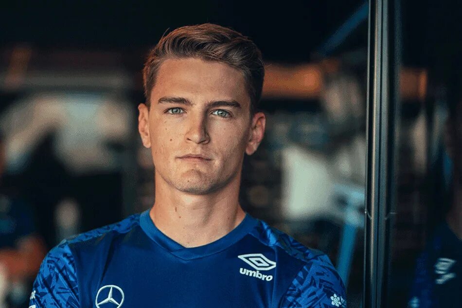 Усатые гонщики формулы 1. Логан сарджент. Логан сарджент гонщик. Логан сарджент гонщик. Логан серджент.