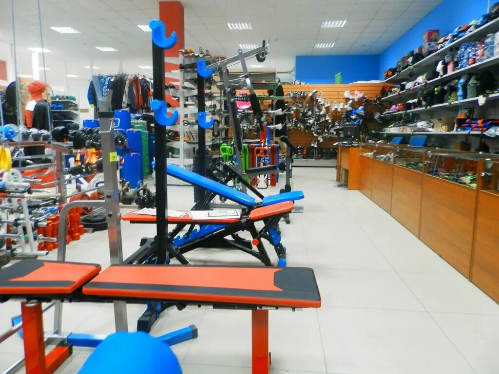 Спортивный магазин. Выкладка спортивных товаров. Спортивный магазин белгород. Спорттовары 59. Выкладка спортивного инвентаря.