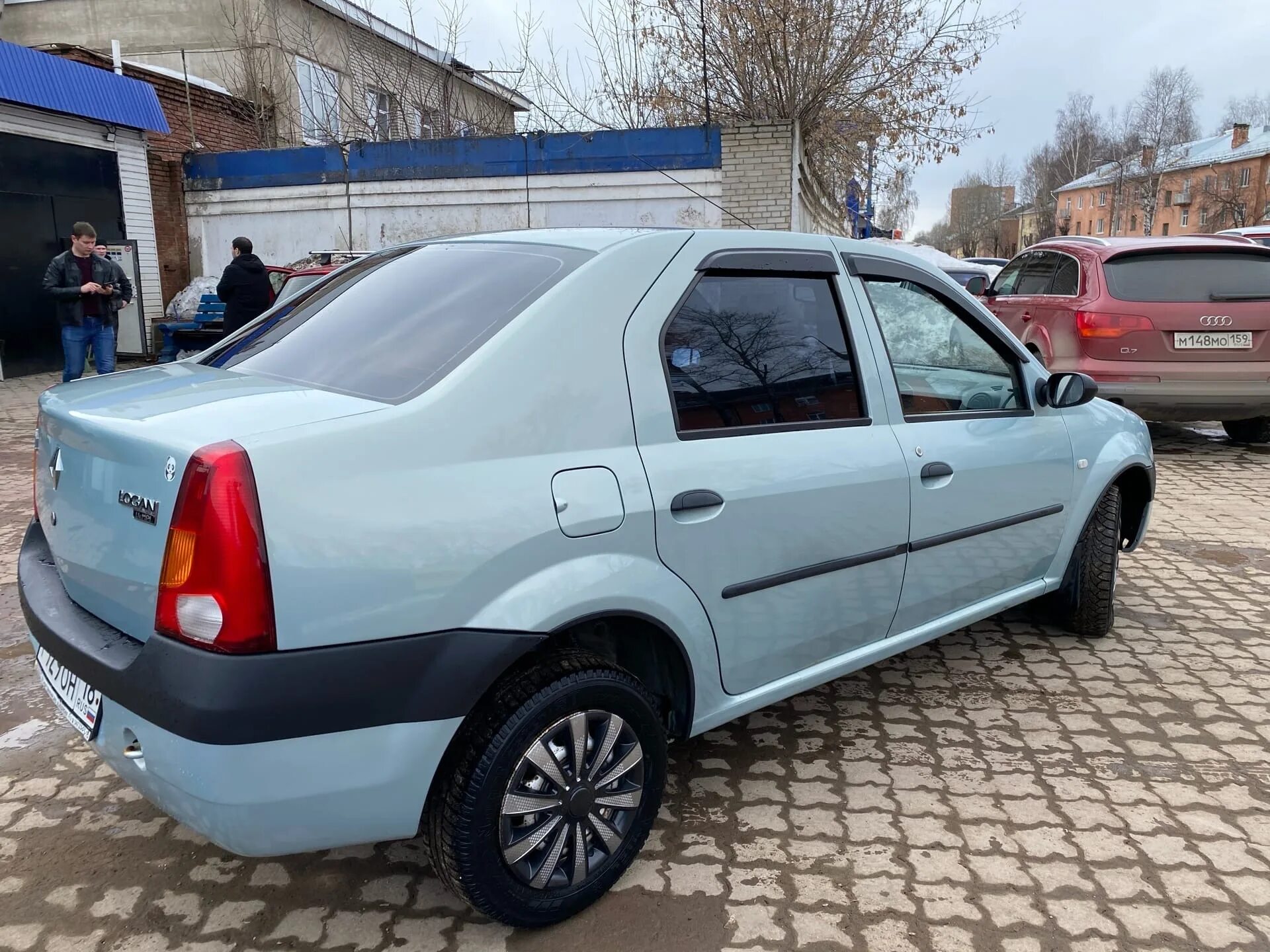 Рено логан на авито авто до 650000. Рено Логан 2005. Рено Логан 2005 года. Renault Logan i 2005. Рено Логан 1 зеленый.