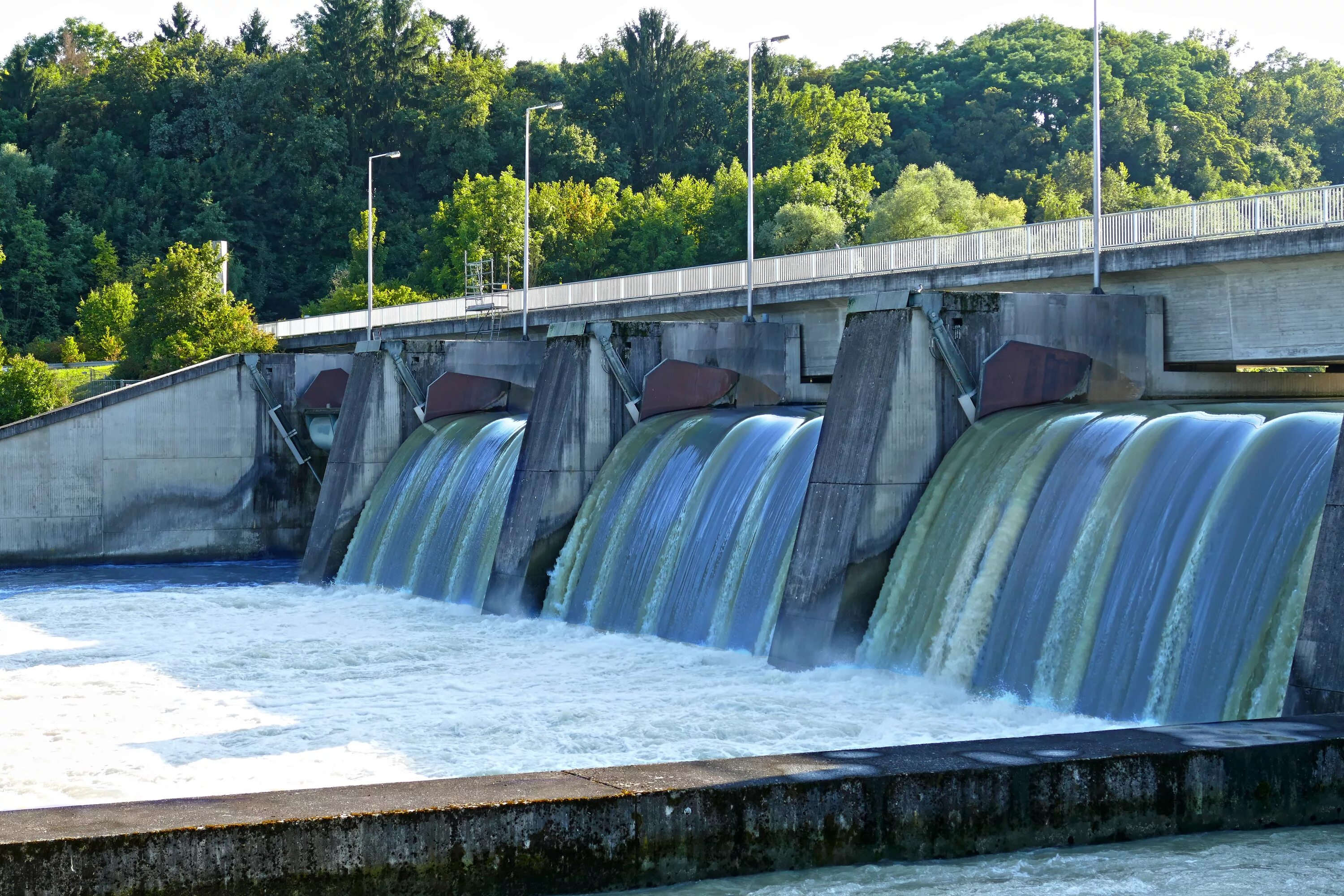 Брахмапутра плотина. Водопад Изар. Плотина водопад. Плотина на реке. Запруда на реке