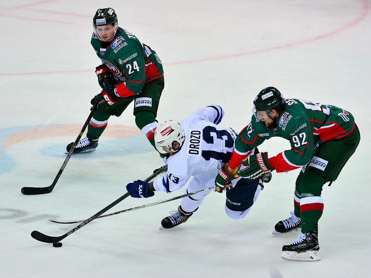 Ак барс динамо матч сегодня. Ак барс динамо минск. краги ак барс.