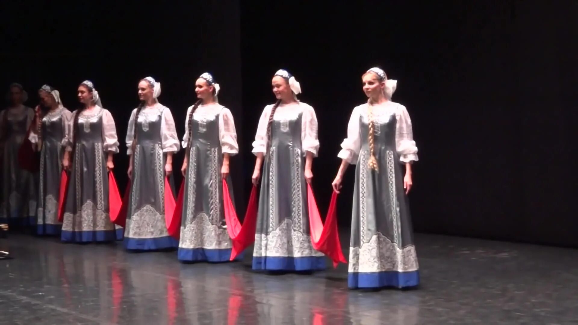 хореографический ансамбль березка. ансамбль танца березка видео. ансамбль березка надеждина. государственный академический хореографический ансамбль берёзка. биография танца берёзка.