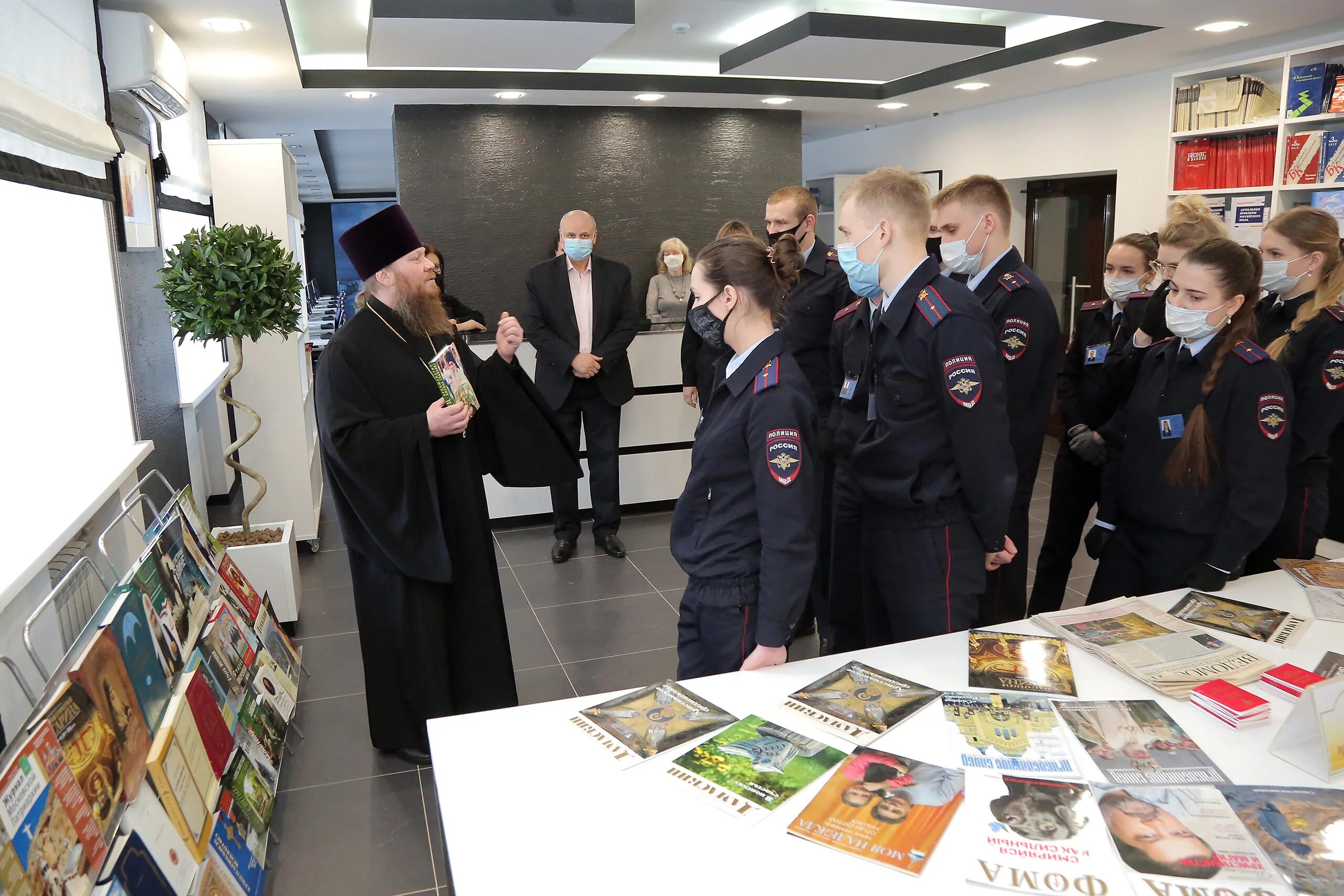 Ярмарка вакансий нижний новгород 2024. Нижегородская Академия МВД библиотека. Благодатин Нижегородская Академия. Служебный дом Кусаковка Нижегородской Академии МВД. Полякова м. а. Нижегородская Академия МВД.