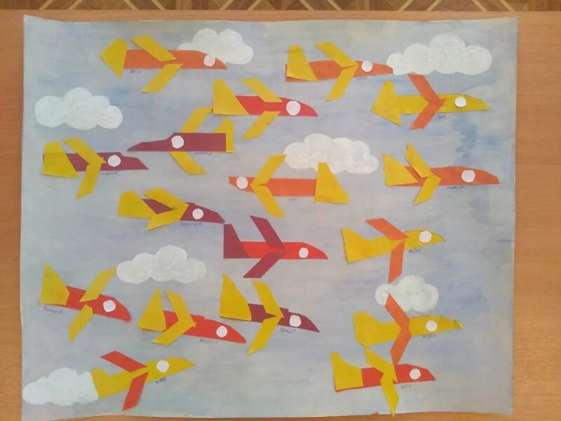 Аппликация самолет в средней группе. Аппликация летящие самолеты в средней группе. Аппликация самолет в средней группе. Коллективная работа самолеты в средней группе. Аппликация летящие самолеты в средней группе.