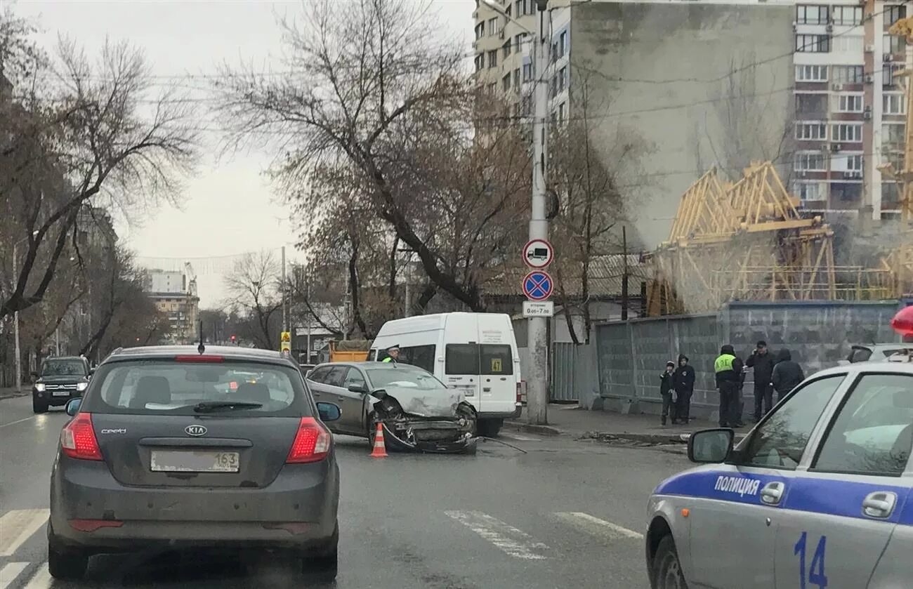 Самарская область ньюс. ГИБДД на улице в Самаре. Машина на улице в Самаре. Тверь сегодня авария на ул малая Самара.