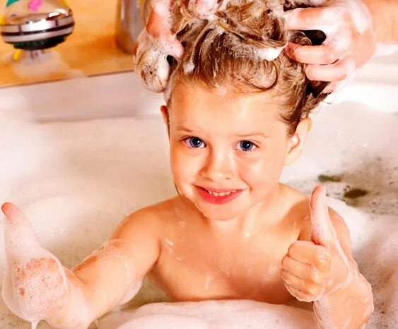 Мытье ребенка. Мытье головы детям. Гигиена волос. Гигиена волос для детей.