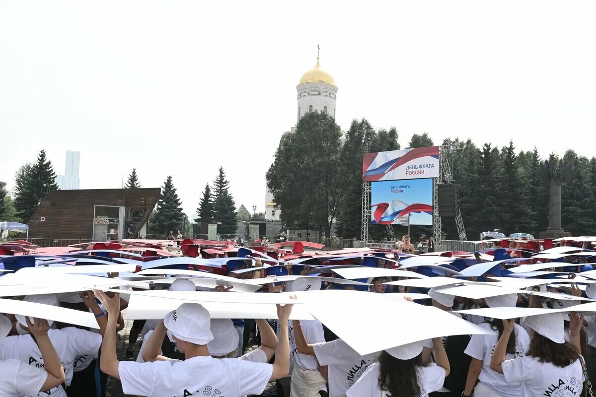 Москва 22 августа 2022. День флага в Москве. Сегодняшний день флага. 22 Августа день флага лагерь. День флага Санкт Петербург.