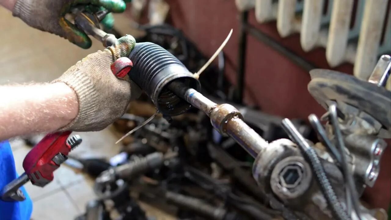 Рулевое управление замена. Рулевая рейка. Люфт червячного вала рулевой рейки. Рулевая рейка i20 hyundai. Рулевое управление замена.