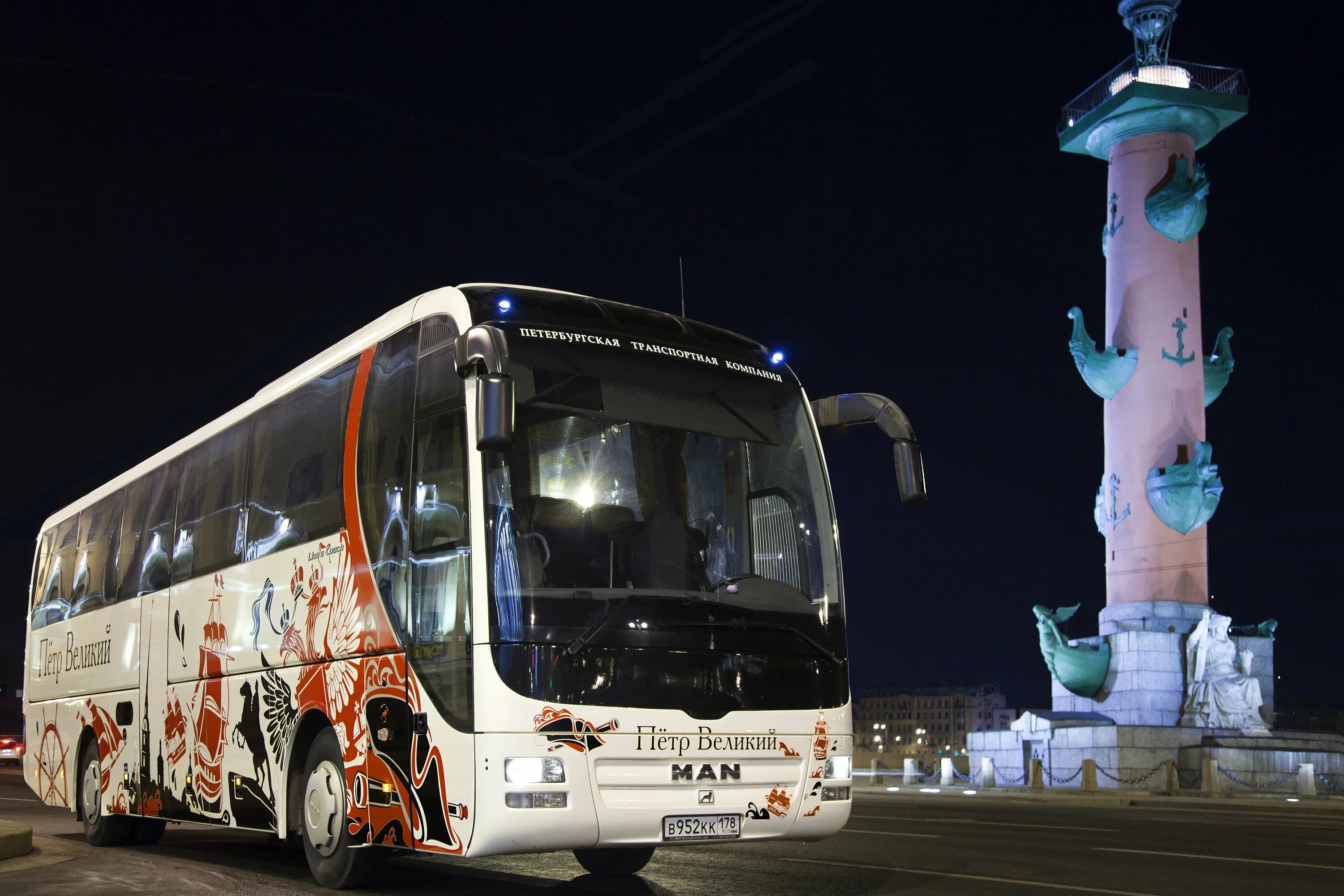 Экскурсионные автобусы в санкт петербурге. Автобусная экскурсия по Петербургу. Ночная автобусная экскурсия. Экскурсия на автобусе. Автобусный тур в Санкт Петербург.