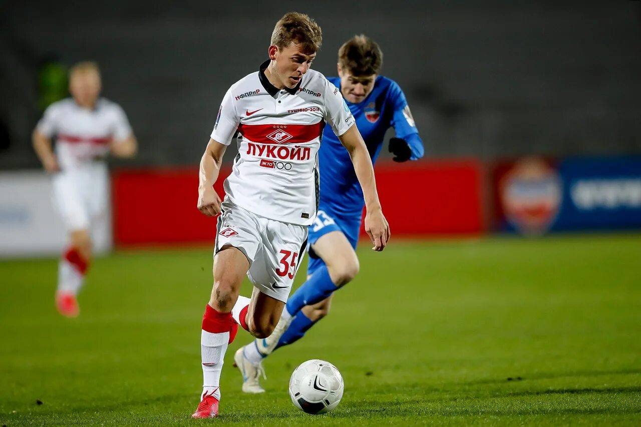 Спартак 16 место 2011. Футбол ахмат футбол ахмат. Футболисты москвы. Футболисты москвы. Дмитрий маркитесов спартак-2.