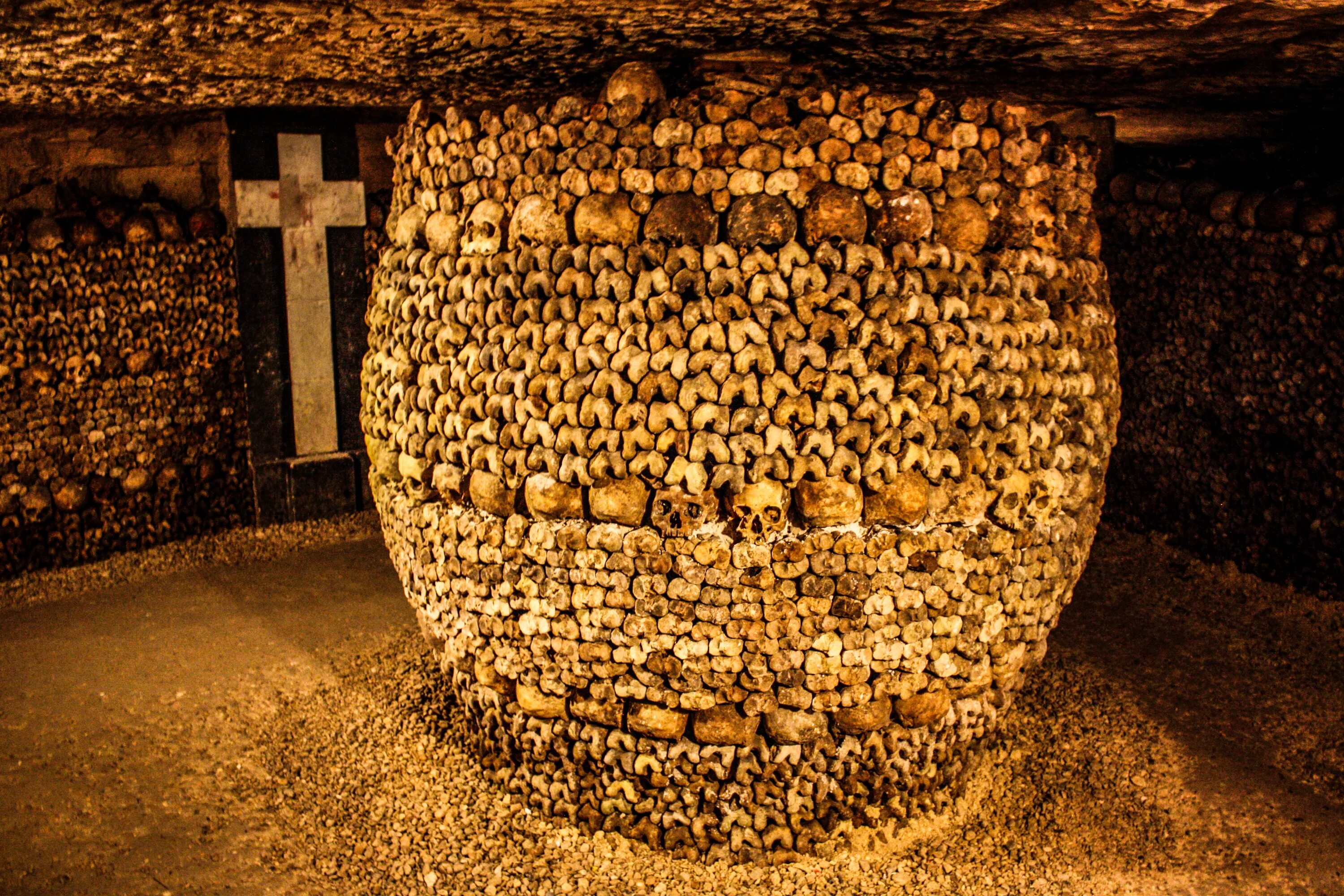 The catacombs of solaris revisited. Катакомбы Парижа (Catacombs of Paris), Франция. Кости в катакомбах Парижа. Парижские катакомбы оссуарий.