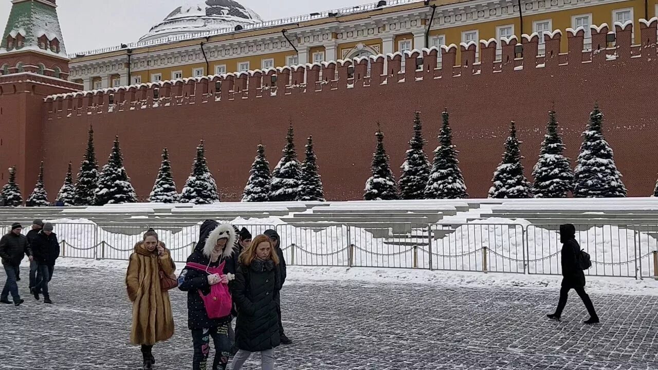 Красная площадь в снегу. Кремль в снегу. Театральная площадь киров. Красная площадь в снегу. Кремль зима.
