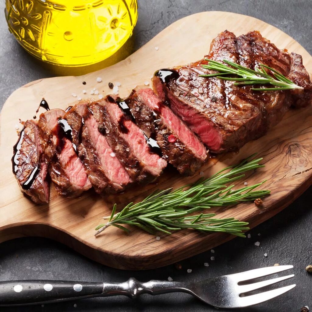 Стейк бавет. Стейк нью йорк,рибай. Стриплойн на гриле. Стриплойн на гриле. Стейк стриплойн на гриле.