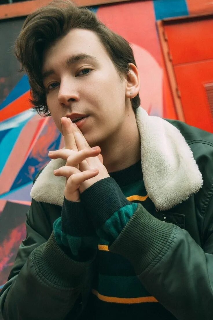 Энтони юлай. Энтони юлай блоггер. Энтони юлай возраст. Книжный блоггер энтони юлай. Энтони ю.