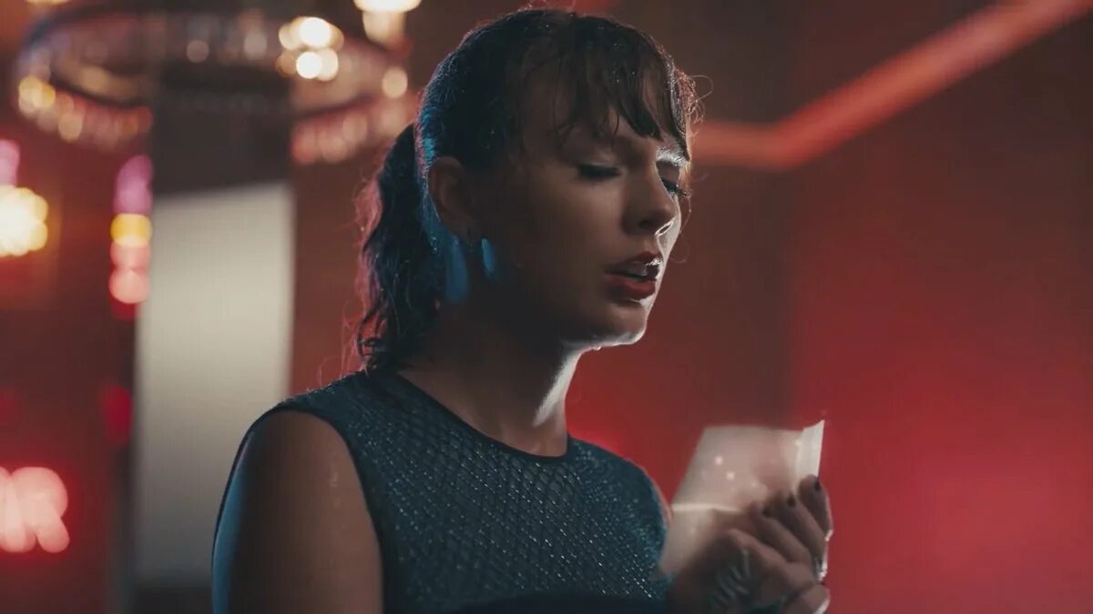 Лед час песня. Taylor Swift delicate. Тейлор Свифт end game. Taylor Swift did you catch.