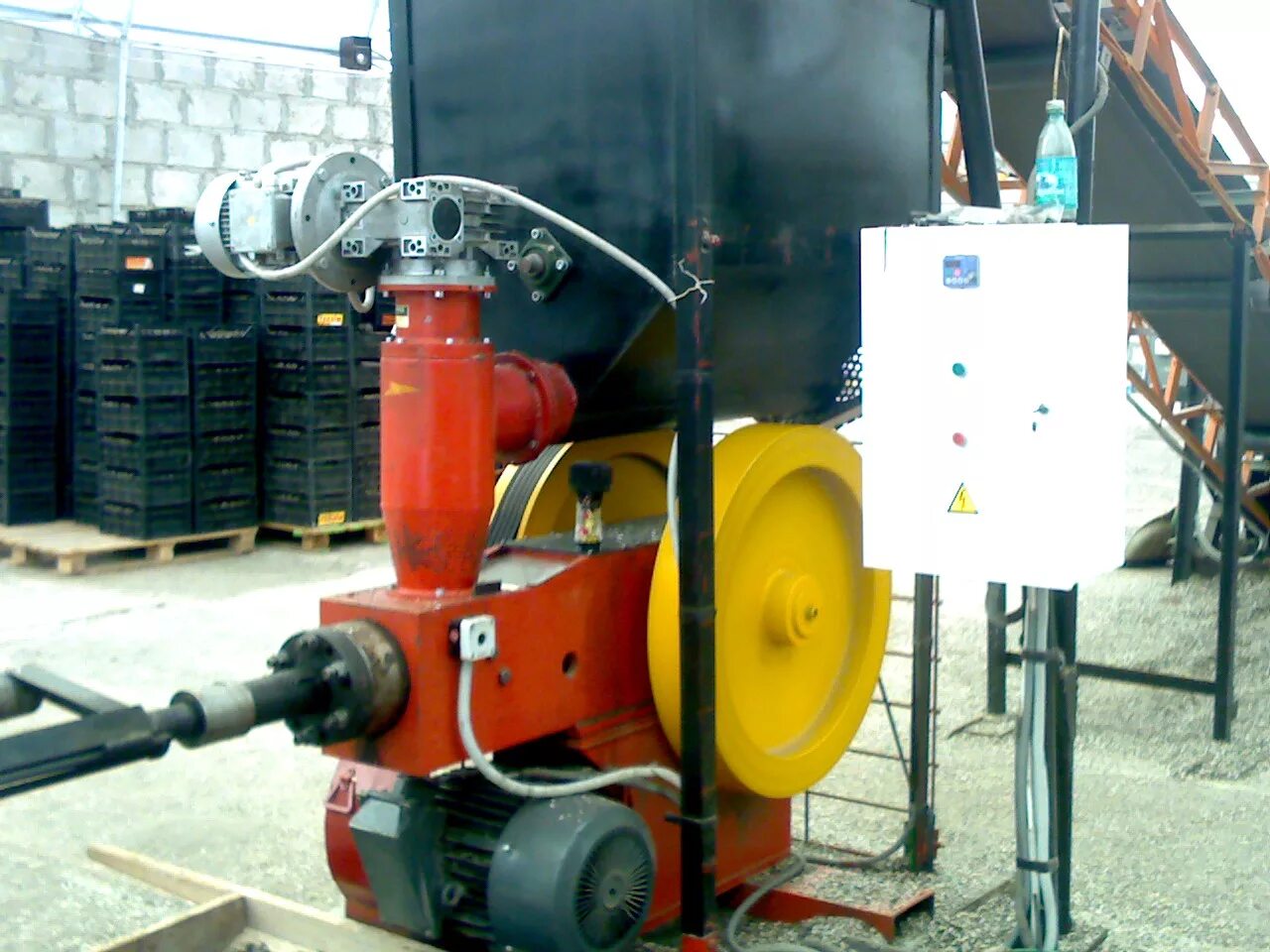 барабанный пресс. ударно механический. ударно механический. пресс ударно-механический пбу-060-400. пресс для топливных брикетов нестро.