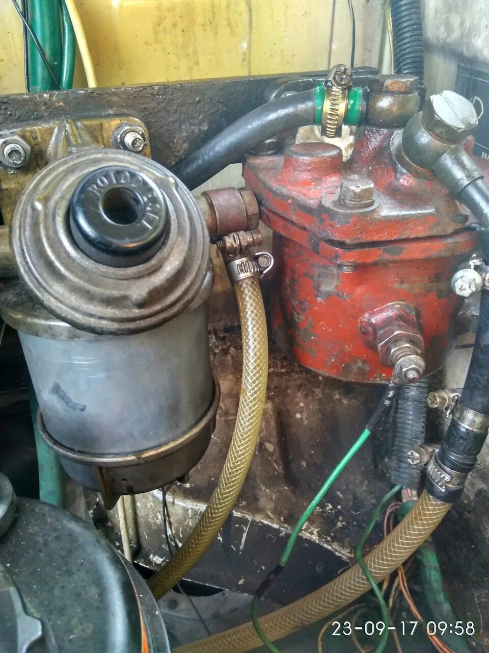 Фильтр вентиляции топливного бака газель cummins 2. Дт солярка. Фильтр топливный в бак газель некст. Солярка черная. Цвет солярки.