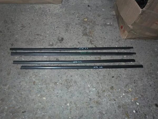 молдинг стекла х трейл т31. 82820jg000. 80820-jg000 молдинг стекла двери. молдинг стекла nissan x-trail t31. молдинг лобового стекла ниссан х-трейл т31.