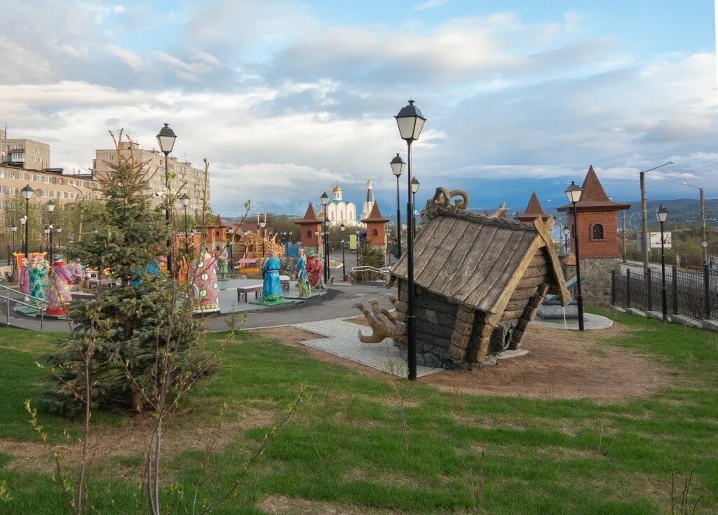 Сто городок. Чудо парк Мурманск Северное Нагорное. Мисти парк Мурманск. Детский парк в Мурманске возле церкви. Чудо парк Мурманск Северное Нагорное цена.