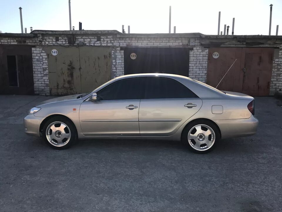 Диски на тойоту камри 30. Диски на камри 30. Тойота камри 30 на 17 дисках. Xv30 toyota camry колеса. Camry v30 литье r17.
