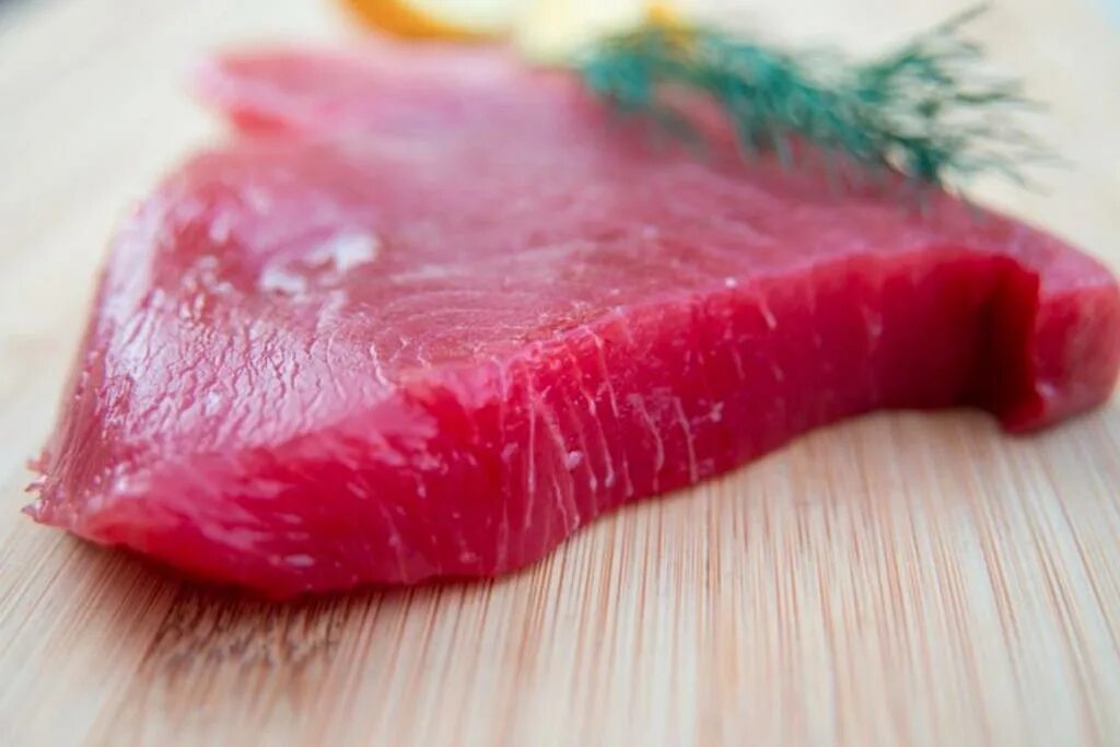 Рыба является мясом. Желтоперый тунец мясо. Тунец Блюфин. Тунец Блюфин мясо.