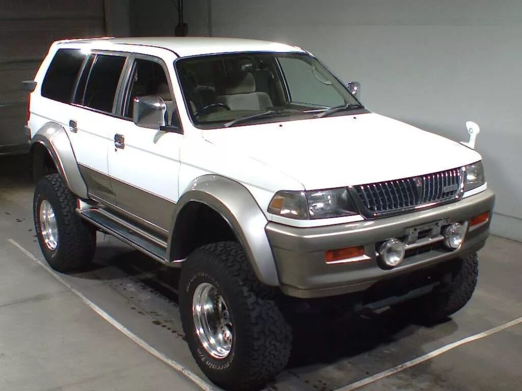 Mitsubishi montero купить