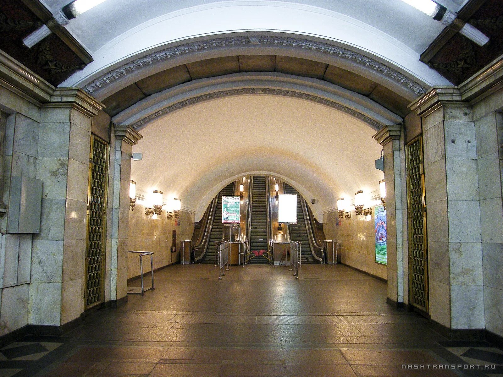 Нарвская спб. Петербургский метрополитен Нарвская. Станция метро Нарвская Санкт-Петербург. Станция метро Нарвская СПБ. Нарвская метро вестибюль.