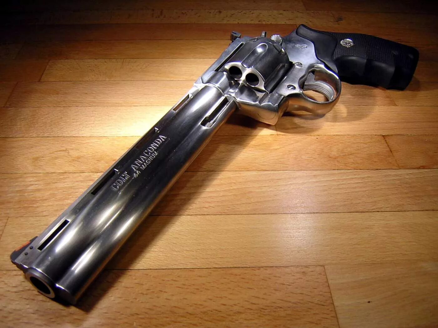 Калибр магнума. Револьвер Colt Anaconda 44 Magnum. Магнум 44 калибра. Револьвер Кольт Анаконда 44 Магнум. Кольт Магнум 44 калибра.