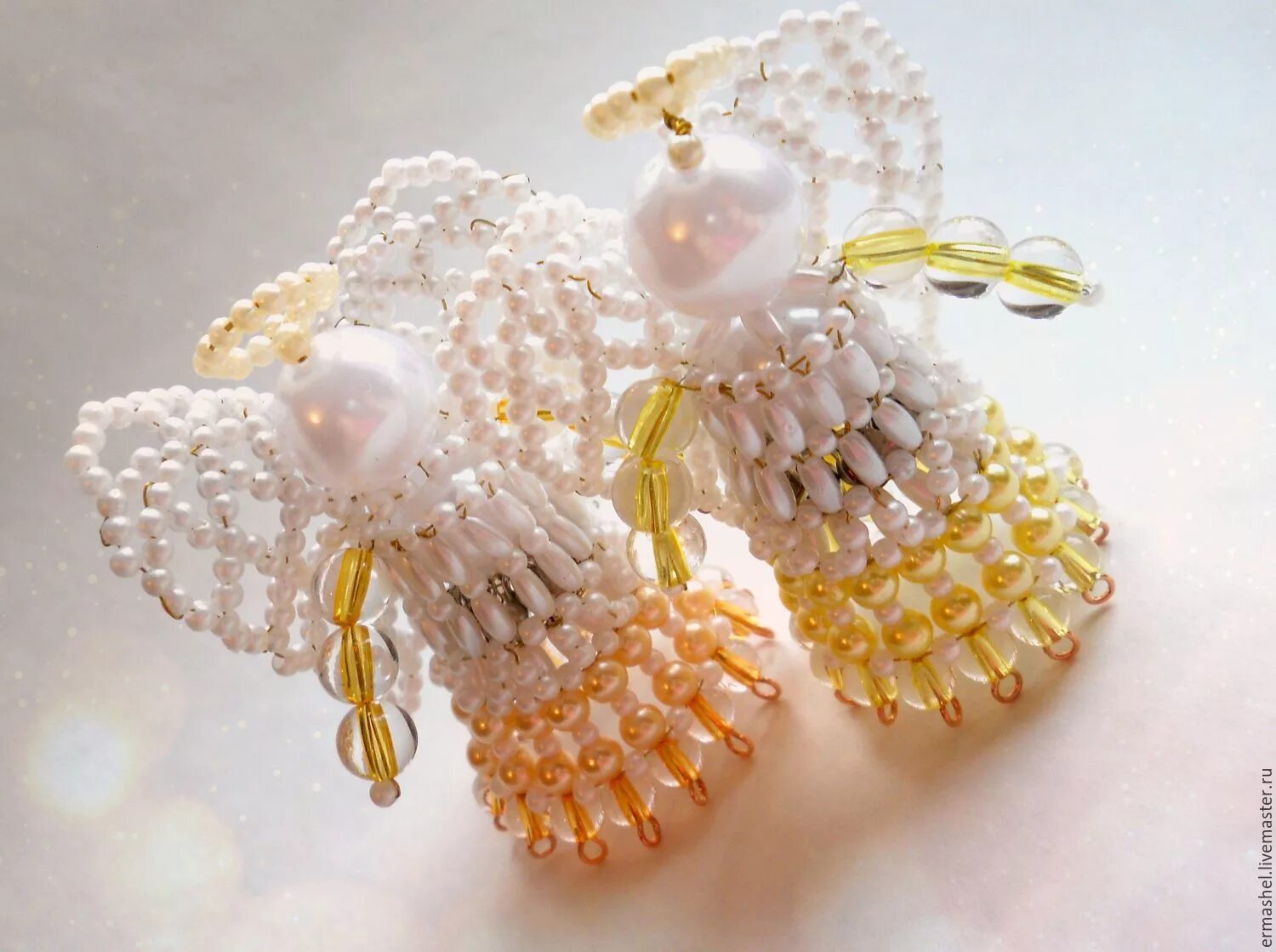 Новогодние фигурки из бисера. Ангел из бисера. Бисероплетение ангелочек. Ангел из бисера. Ангел из бусин объемный мастер класс.